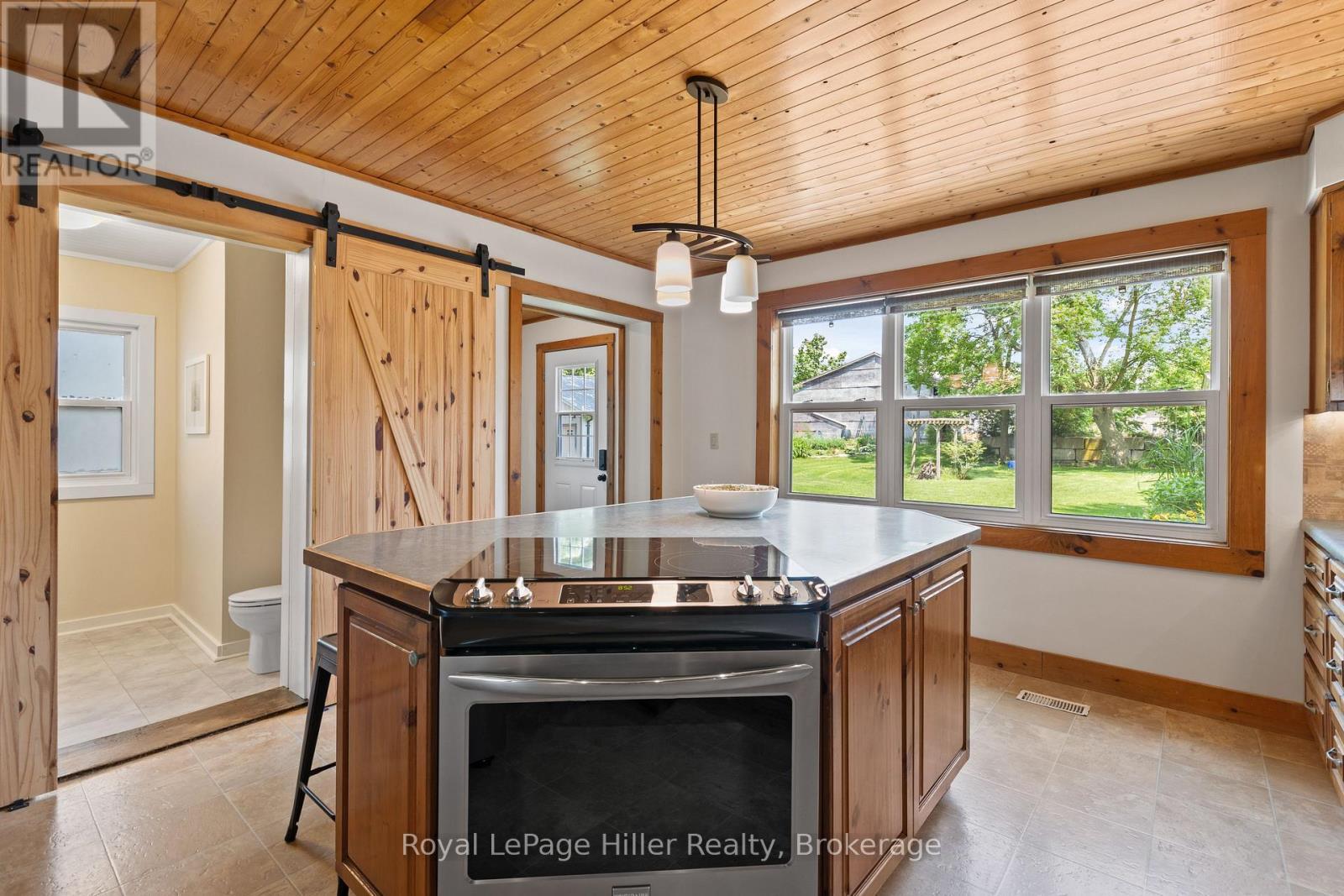 












12 WEST STREET

,
Perth East (Milverton),




Ontario
N0K1M0

