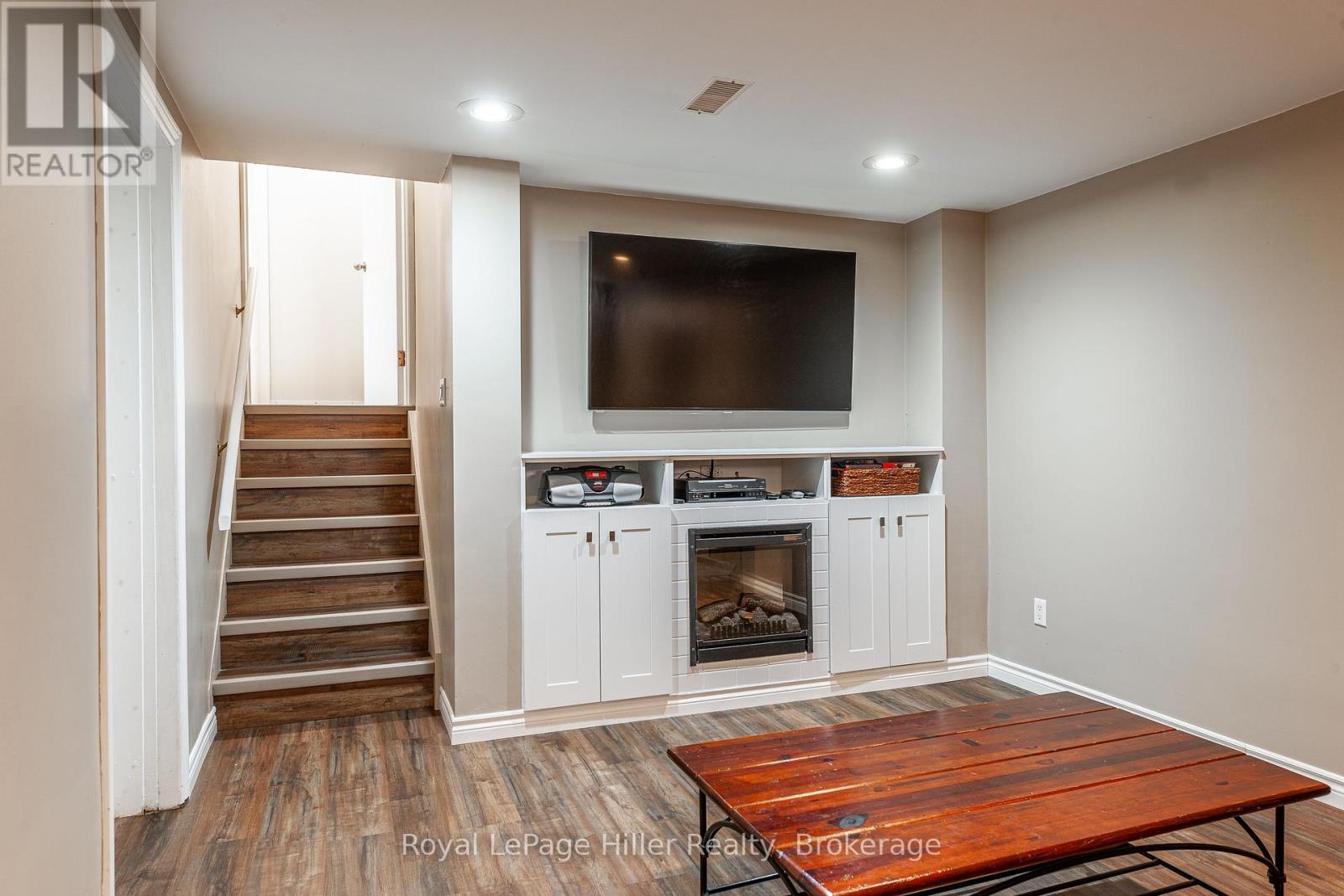 












330 BRITANNIA STREET

,
Stratford,




Ontario
N5A5Z8

