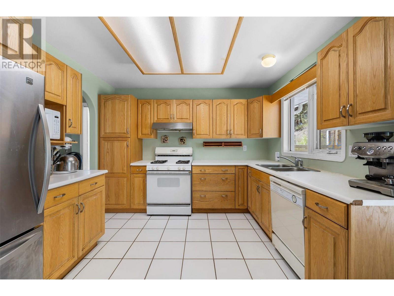 












129 Applecrest Court

,
Kelowna,




British Columbia
V1V1W6

