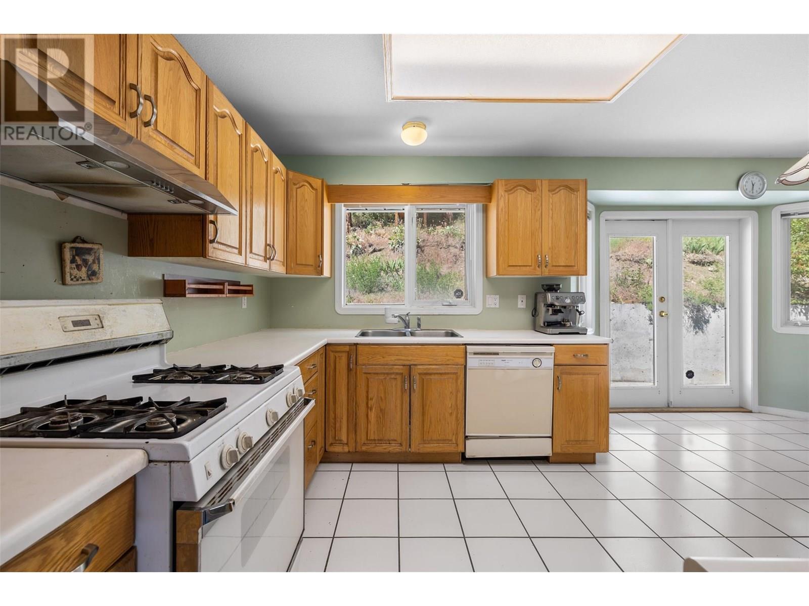 












129 Applecrest Court

,
Kelowna,




British Columbia
V1V1W6

