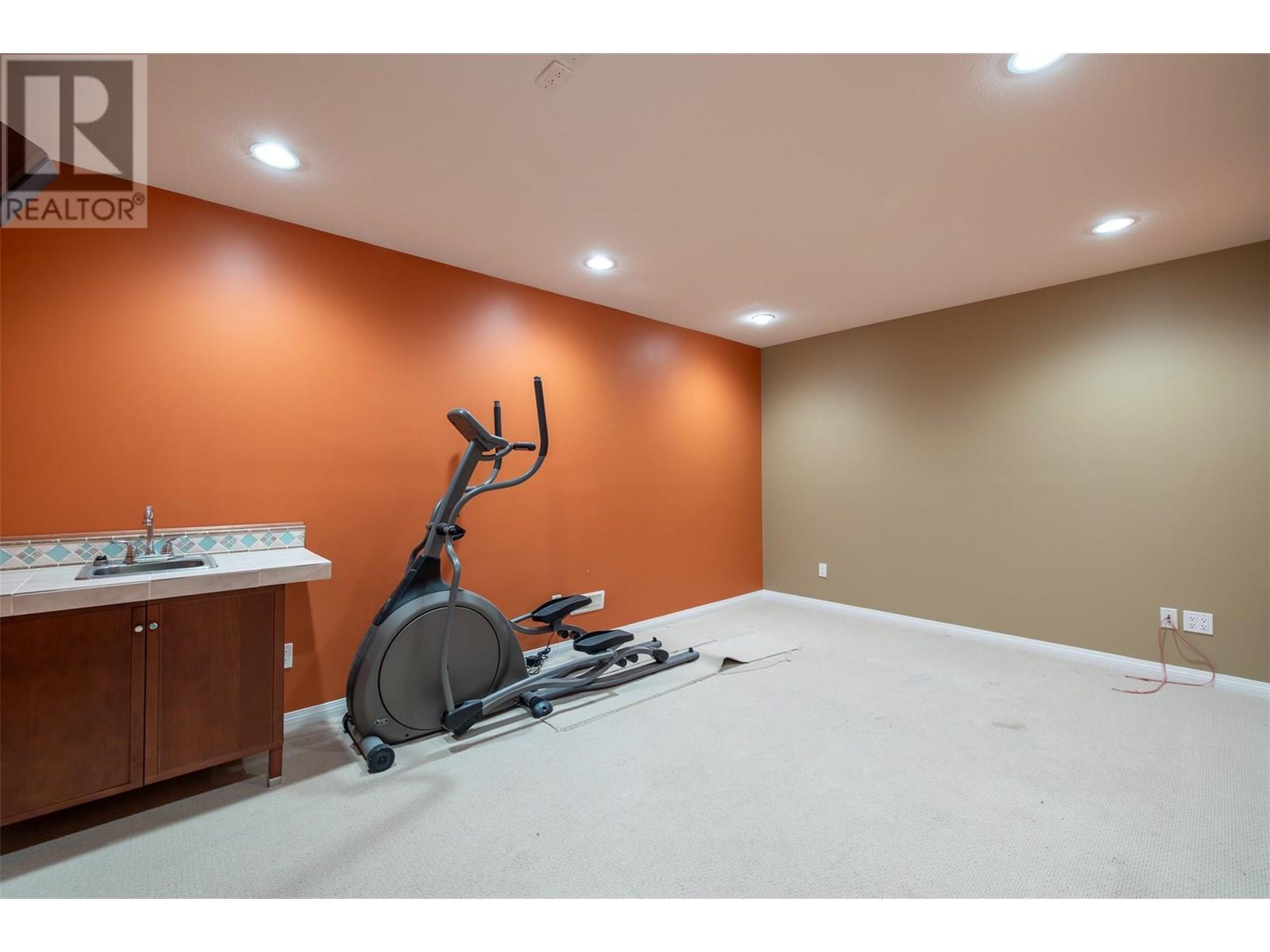 












129 Applecrest Court

,
Kelowna,




British Columbia
V1V1W6

