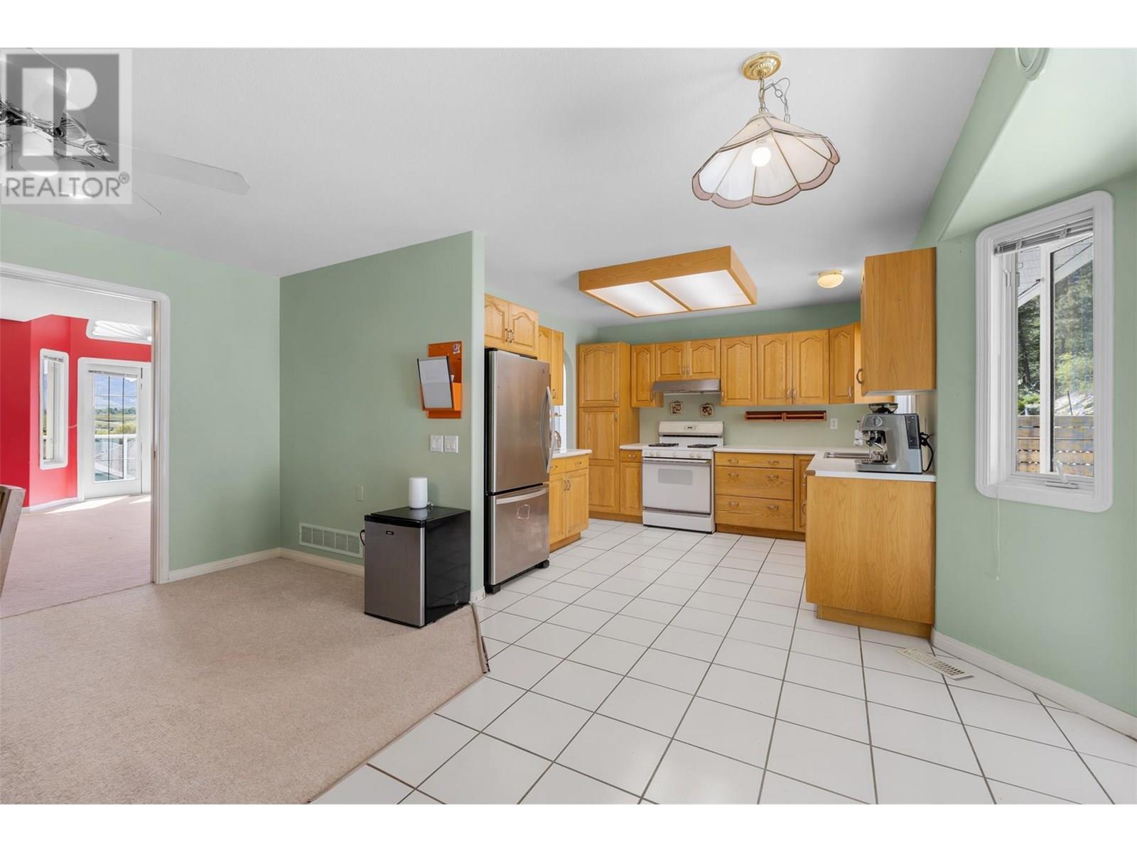 












129 Applecrest Court

,
Kelowna,




British Columbia
V1V1W6

