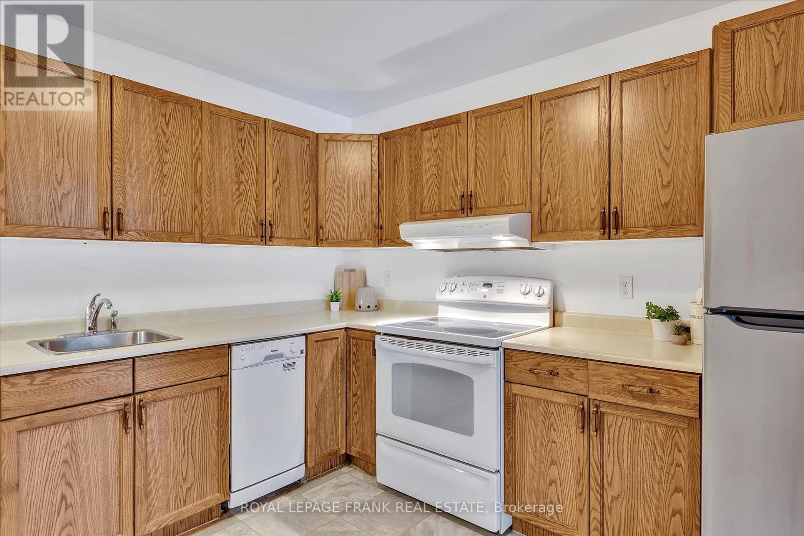 












201 - 2406 MOUNTLAND DRIVE

,
Peterborough West (Central),




Ontario
K9K2E1


