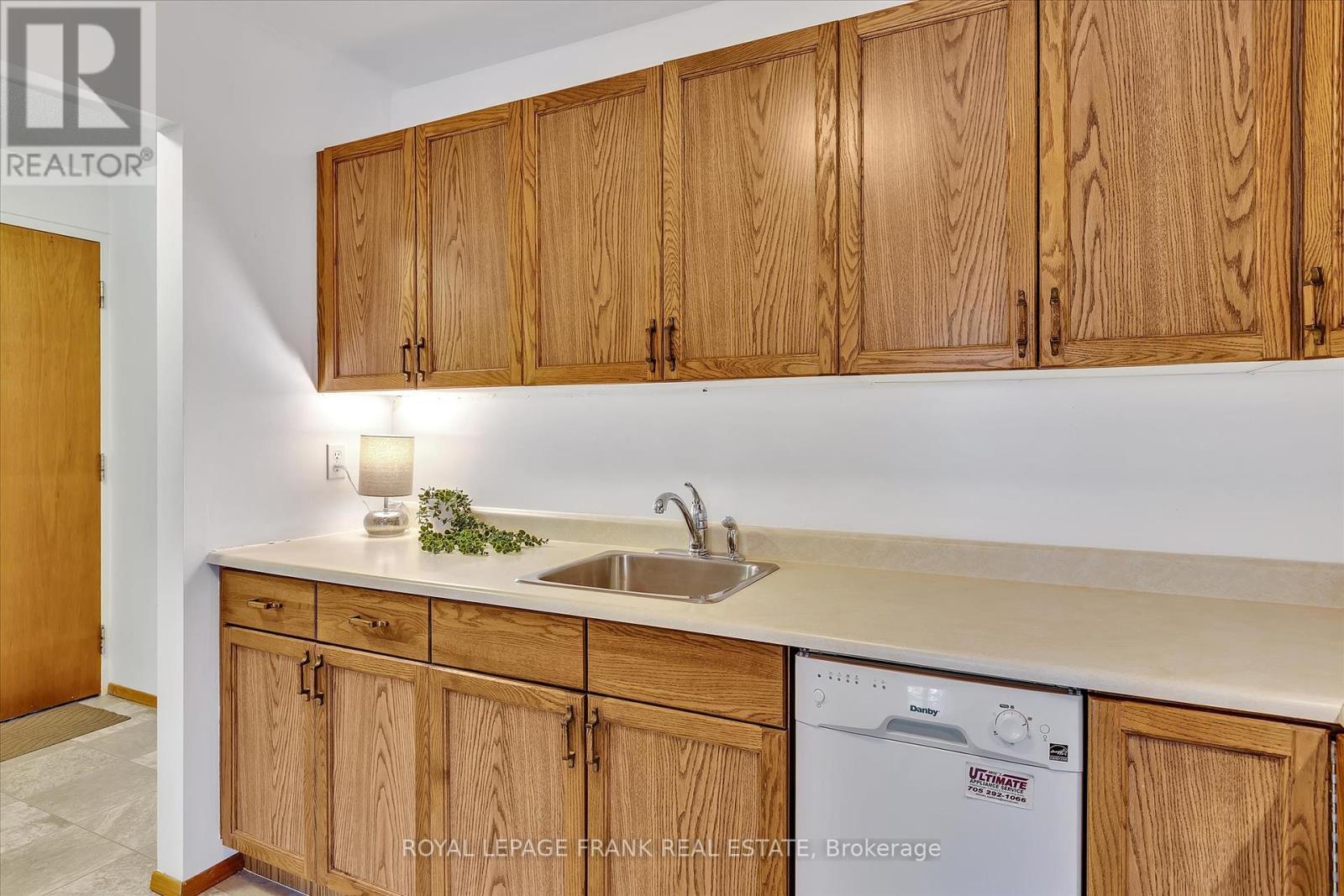 












201 - 2406 MOUNTLAND DRIVE

,
Peterborough West (Central),




Ontario
K9K2E1

