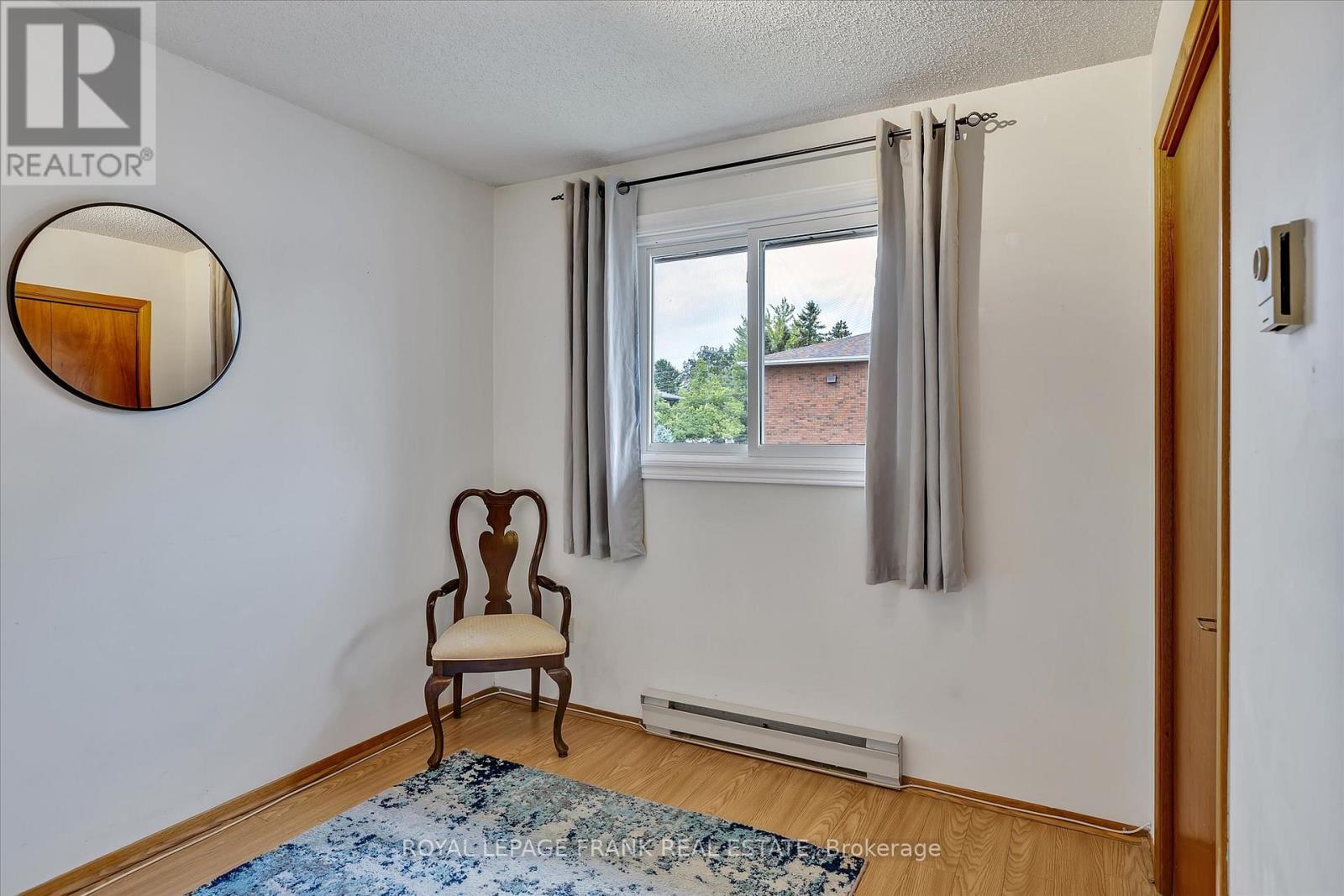 












201 - 2406 MOUNTLAND DRIVE

,
Peterborough West (Central),




Ontario
K9K2E1

