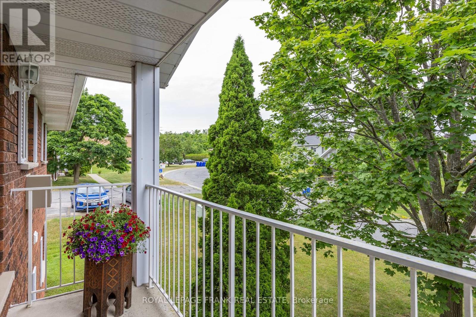 












201 - 2406 MOUNTLAND DRIVE

,
Peterborough West (Central),




Ontario
K9K2E1

