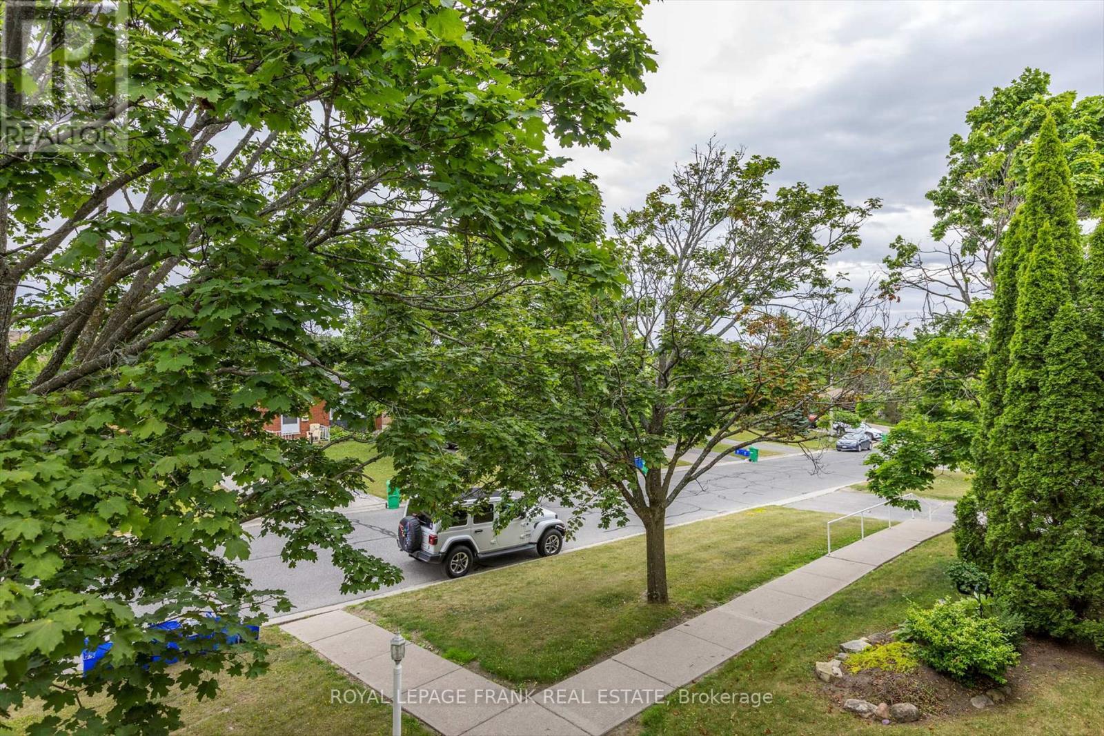 












201 - 2406 MOUNTLAND DRIVE

,
Peterborough West (Central),




Ontario
K9K2E1


