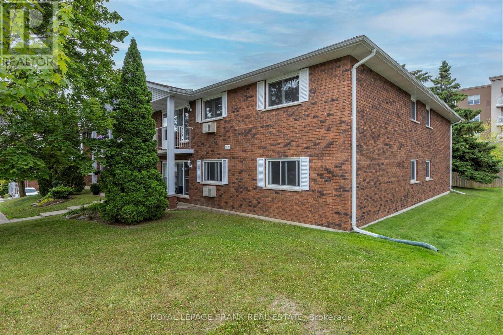 












201 - 2406 MOUNTLAND DRIVE

,
Peterborough West (Central),




Ontario
K9K2E1

