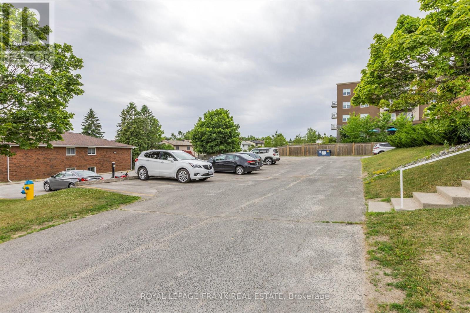 












201 - 2406 MOUNTLAND DRIVE

,
Peterborough West (Central),




Ontario
K9K2E1

