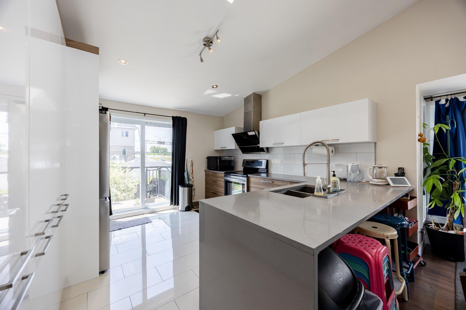 









407


Ch. des Prairies

,
Brossard,




QC
J4X1E5

