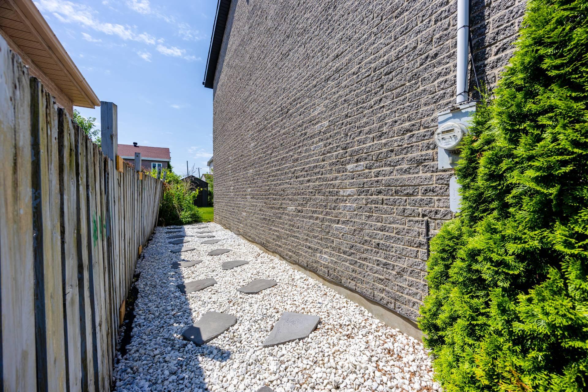 









407


Ch. des Prairies

,
Brossard,




QC
J4X1E5

