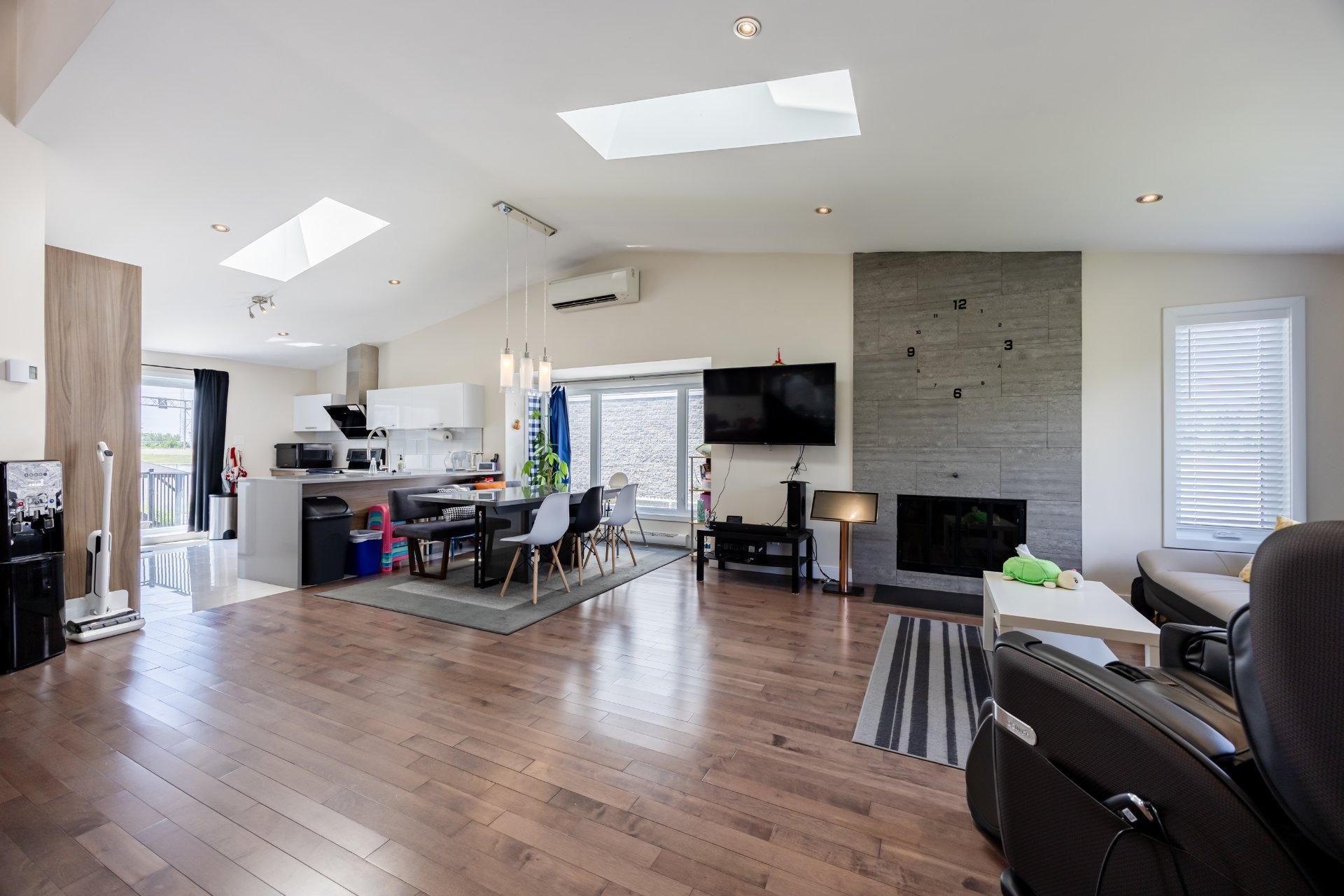 









407


Ch. des Prairies

,
Brossard,




QC
J4X1E5

