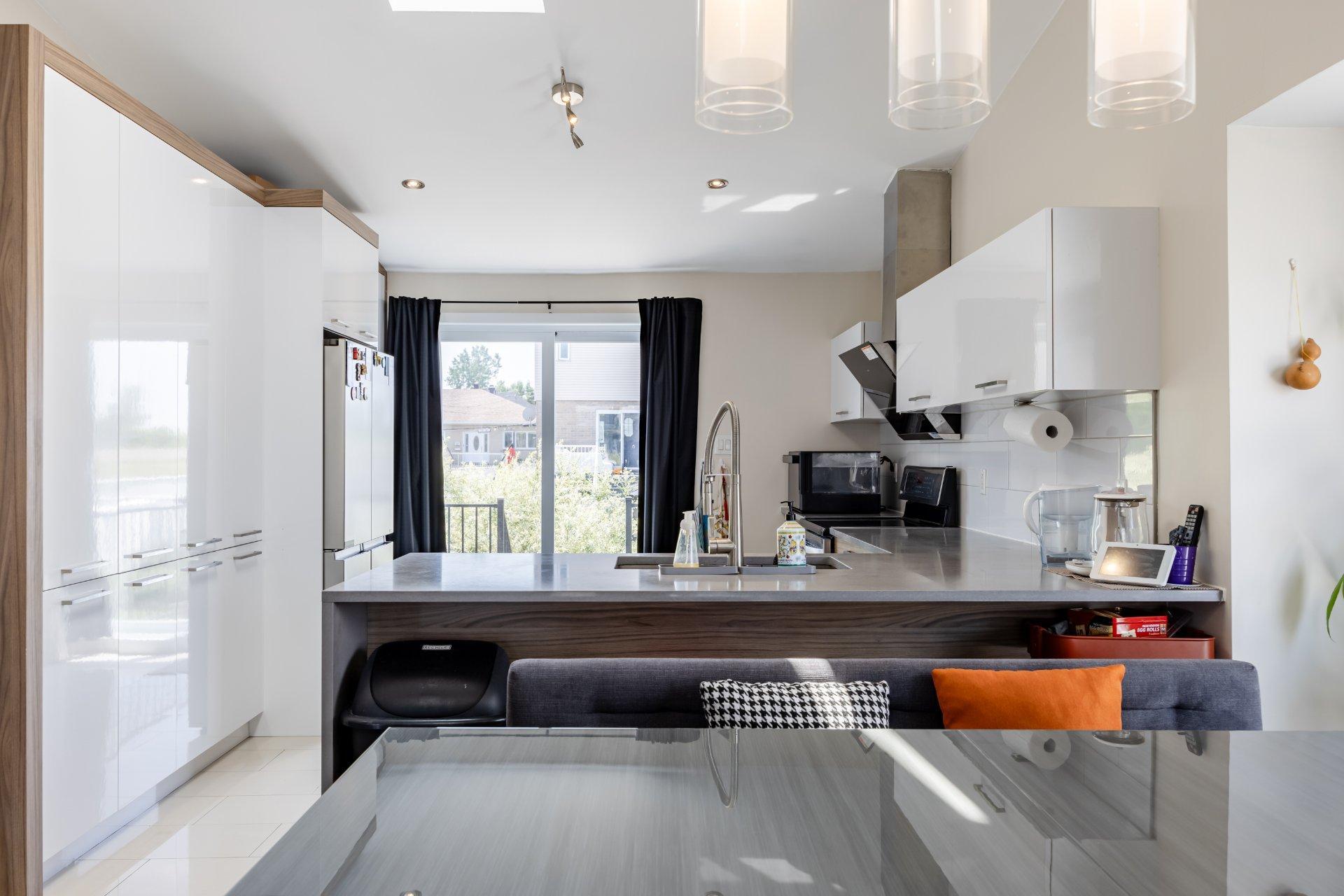 









407


Ch. des Prairies

,
Brossard,




QC
J4X1E5

