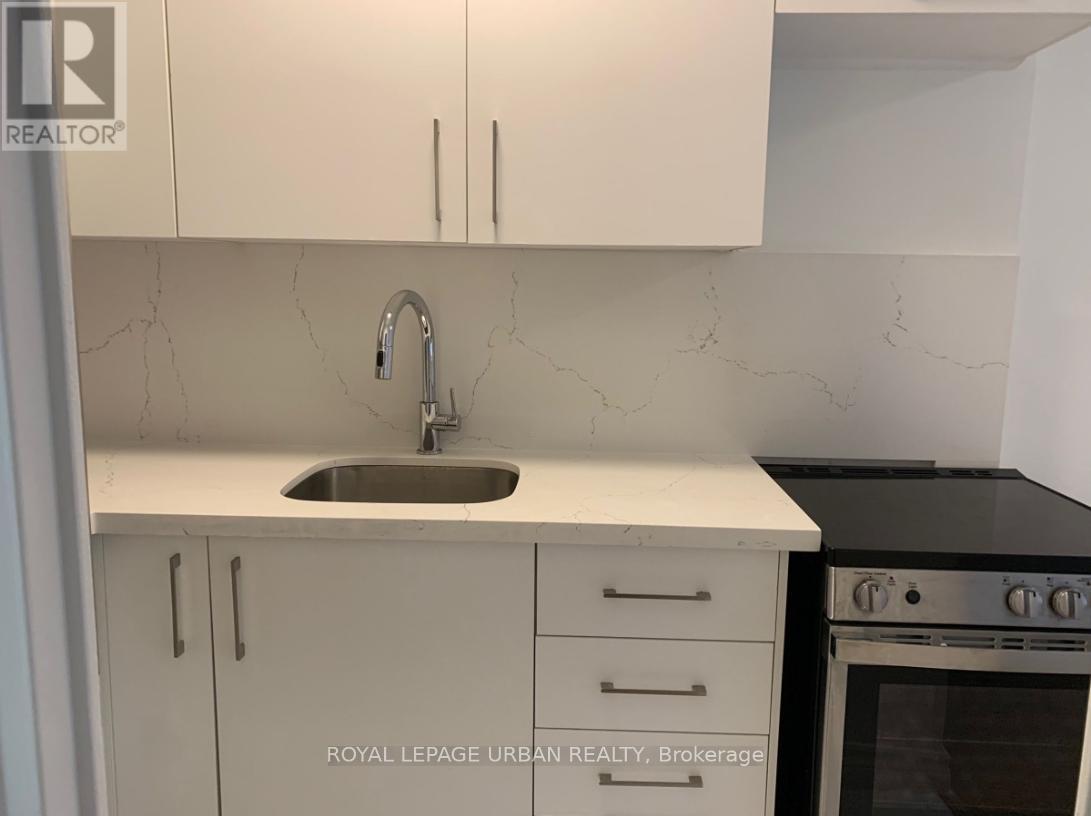 












103 - 55 HENDRICK AVENUE

,
Toronto,




Ontario
M6G3S4

