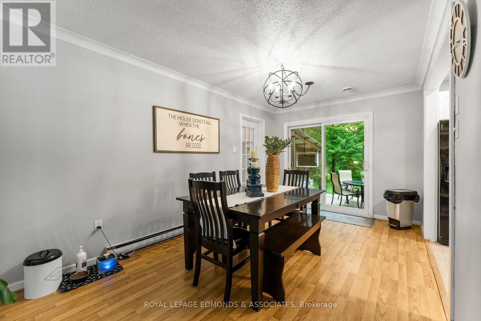 












3624 B LINE ROAD

,
Laurentian Valley,




Ontario
K8A6W7

