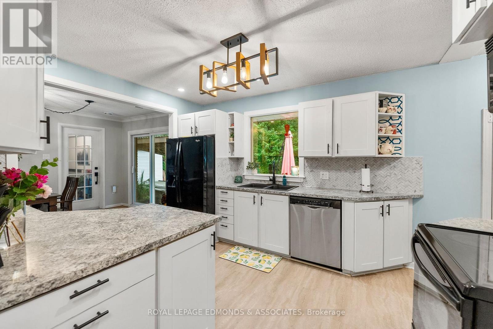 












3624 B LINE ROAD

,
Laurentian Valley,




Ontario
K8A6W7

