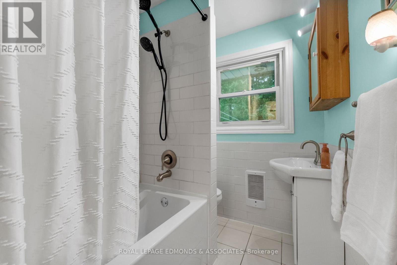 












3624 B LINE ROAD

,
Laurentian Valley,




Ontario
K8A6W7

