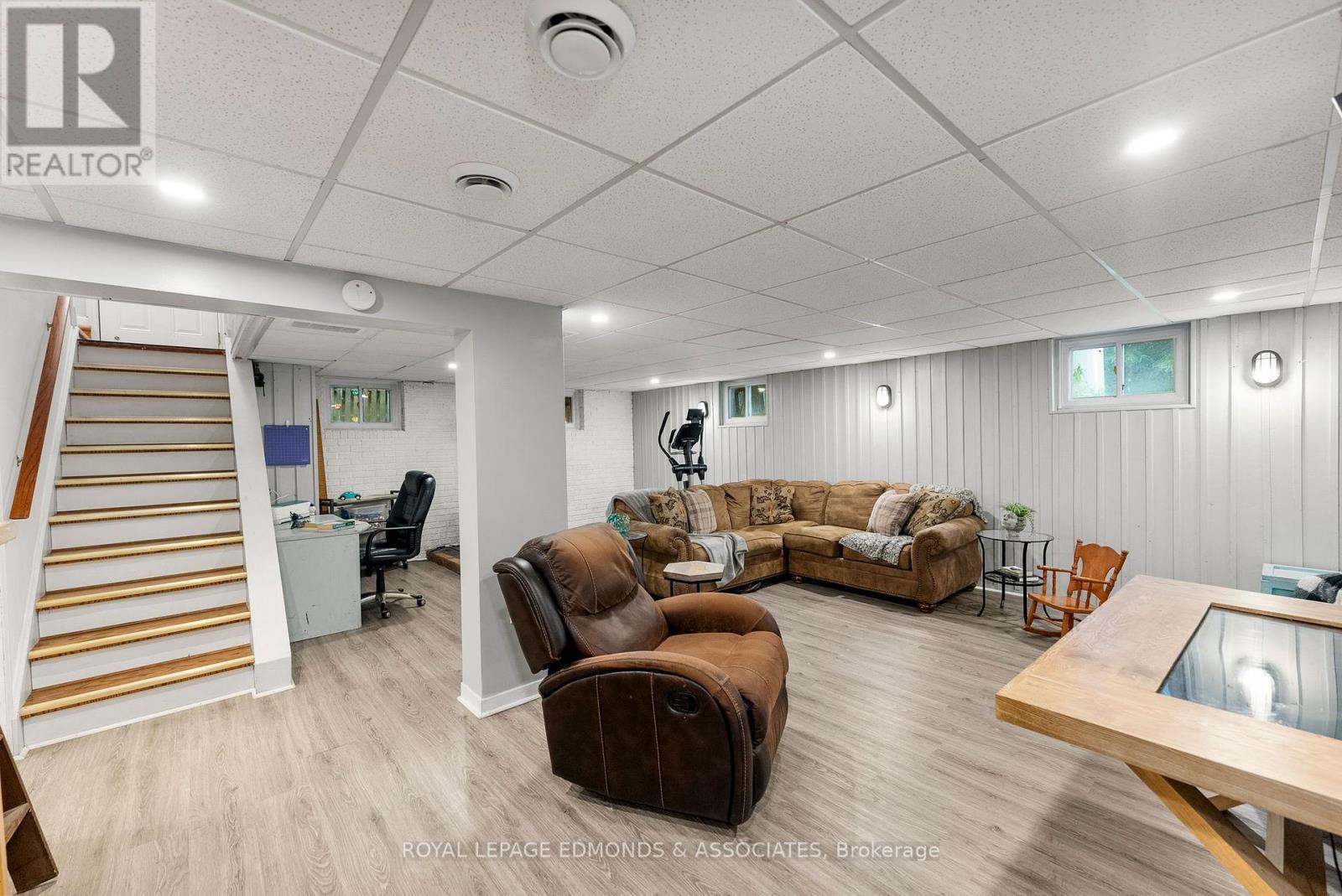 












3624 B LINE ROAD

,
Laurentian Valley,




Ontario
K8A6W7


