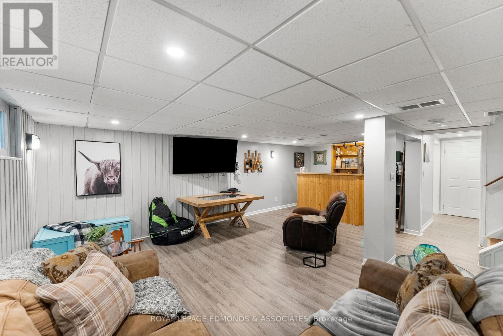 












3624 B LINE ROAD

,
Laurentian Valley,




Ontario
K8A6W7

