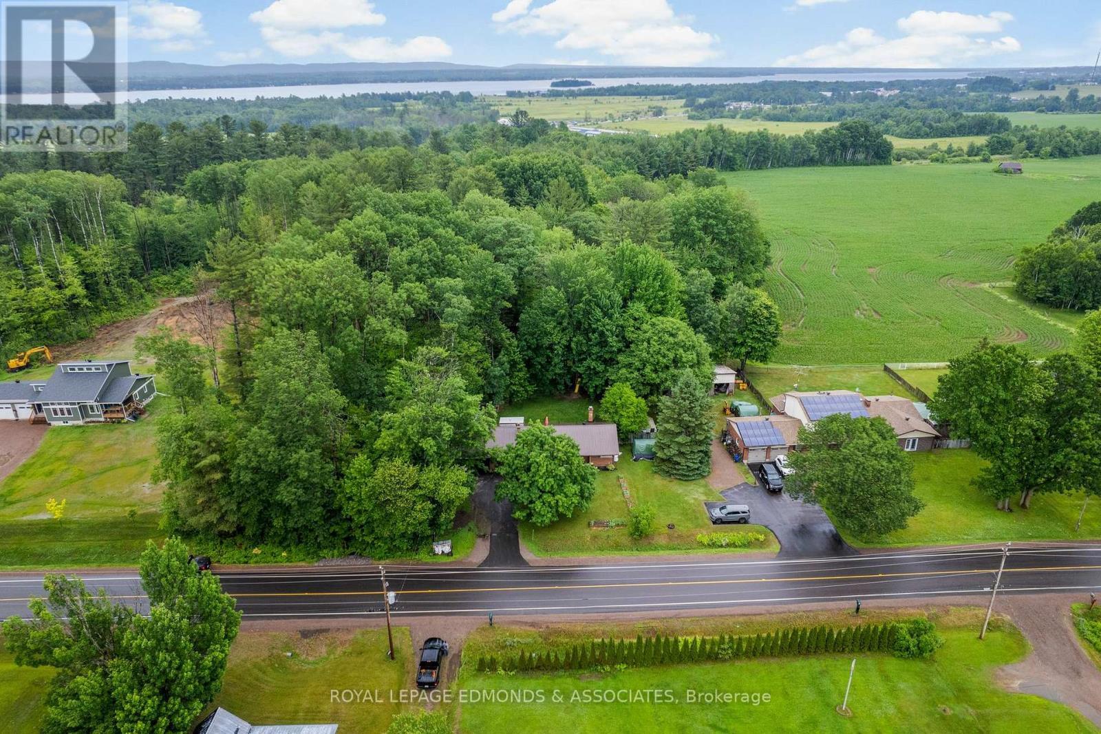 












3624 B LINE ROAD

,
Laurentian Valley,




Ontario
K8A6W7

