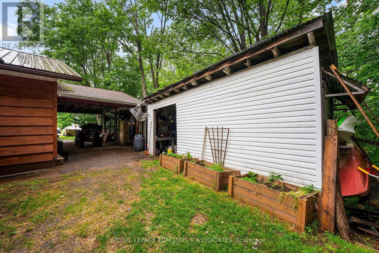 












3624 B LINE ROAD

,
Laurentian Valley,




Ontario
K8A6W7

