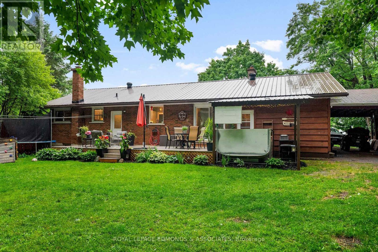 












3624 B LINE ROAD

,
Laurentian Valley,




Ontario
K8A6W7

