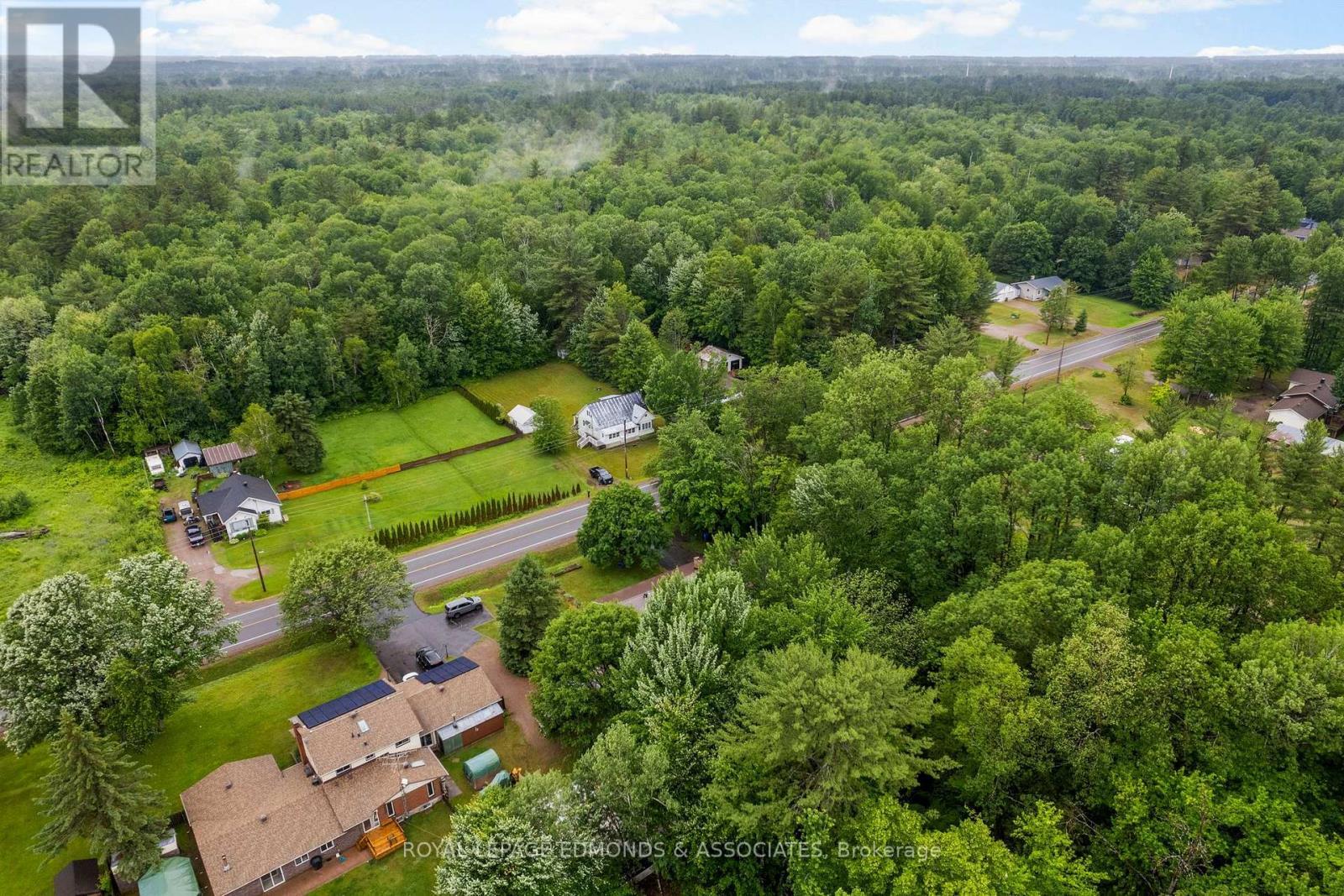 












3624 B LINE ROAD

,
Laurentian Valley,




Ontario
K8A6W7

