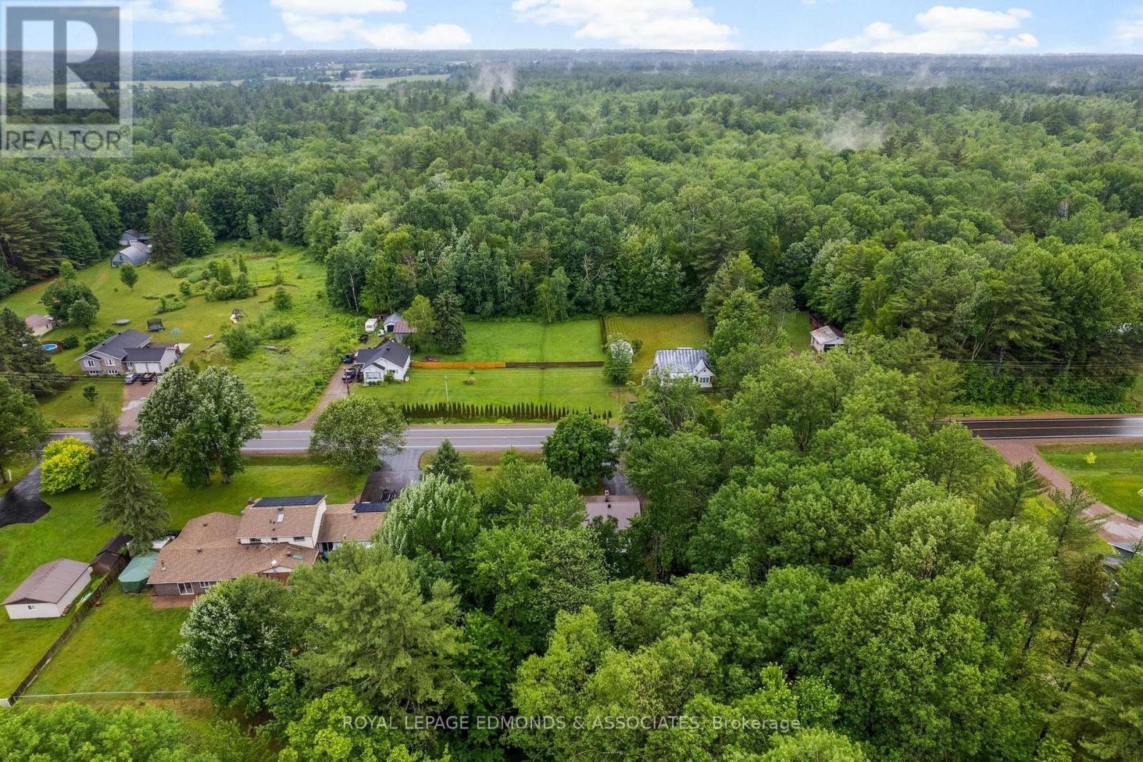 












3624 B LINE ROAD

,
Laurentian Valley,




Ontario
K8A6W7

