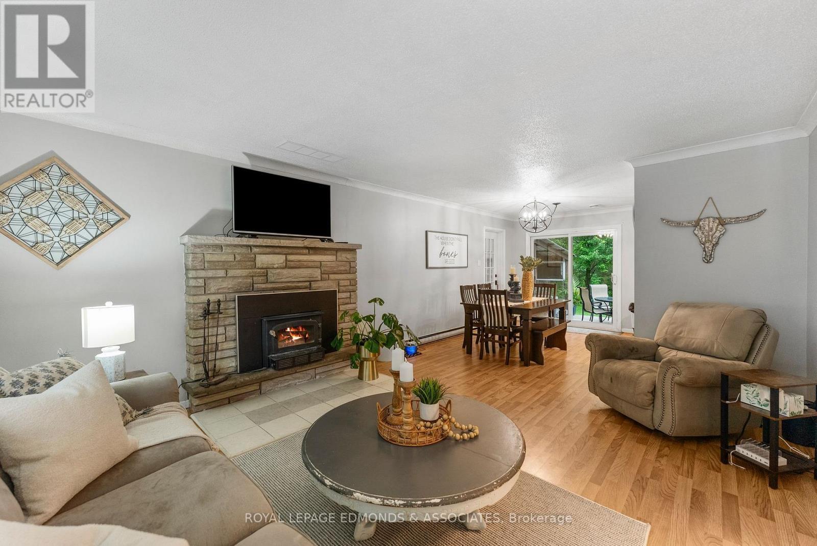 












3624 B LINE ROAD

,
Laurentian Valley,




Ontario
K8A6W7

