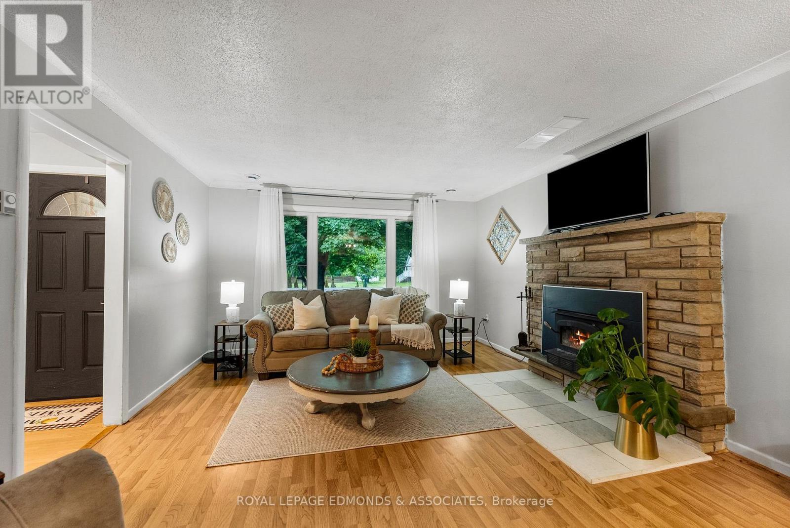 












3624 B LINE ROAD

,
Laurentian Valley,




Ontario
K8A6W7

