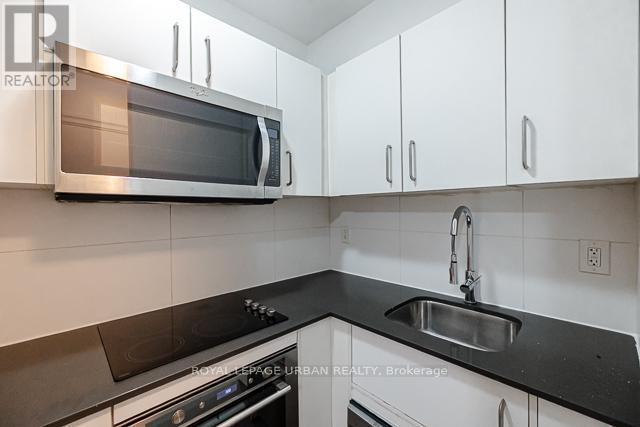 












5 - 145 ARLINGTON AVENUE

,
Toronto,




Ontario
M6C2Z3

