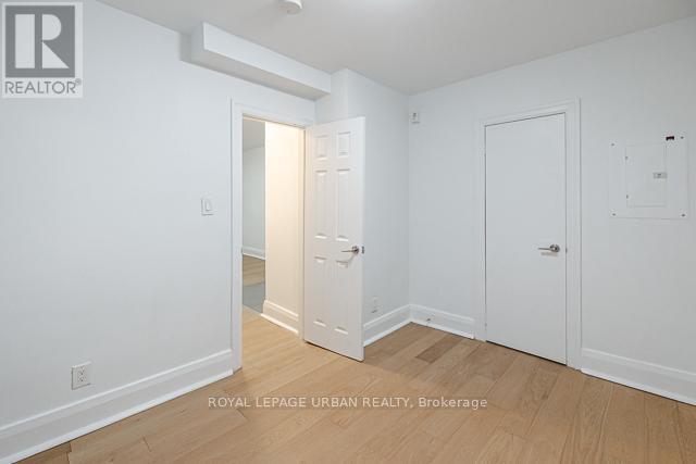 












5 - 145 ARLINGTON AVENUE

,
Toronto,




Ontario
M6C2Z3

