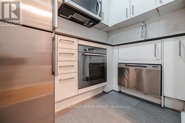












5 - 145 ARLINGTON AVENUE

,
Toronto,




Ontario
M6C2Z3

