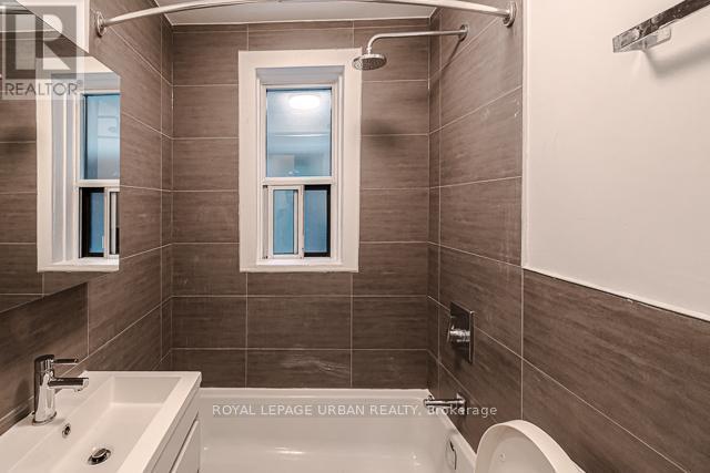 












5 - 145 ARLINGTON AVENUE

,
Toronto,




Ontario
M6C2Z3

