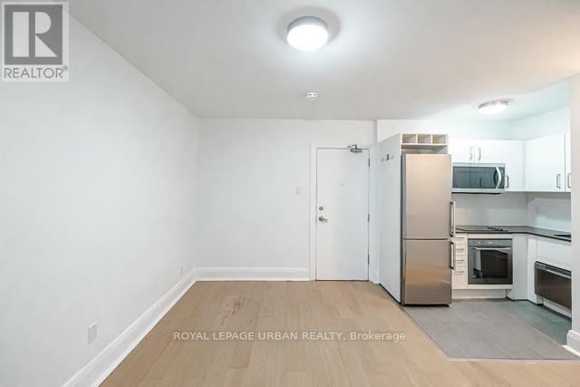 












5 - 145 ARLINGTON AVENUE

,
Toronto,




Ontario
M6C2Z3

