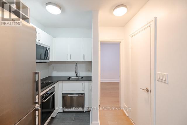 












5 - 145 ARLINGTON AVENUE

,
Toronto,




Ontario
M6C2Z3

