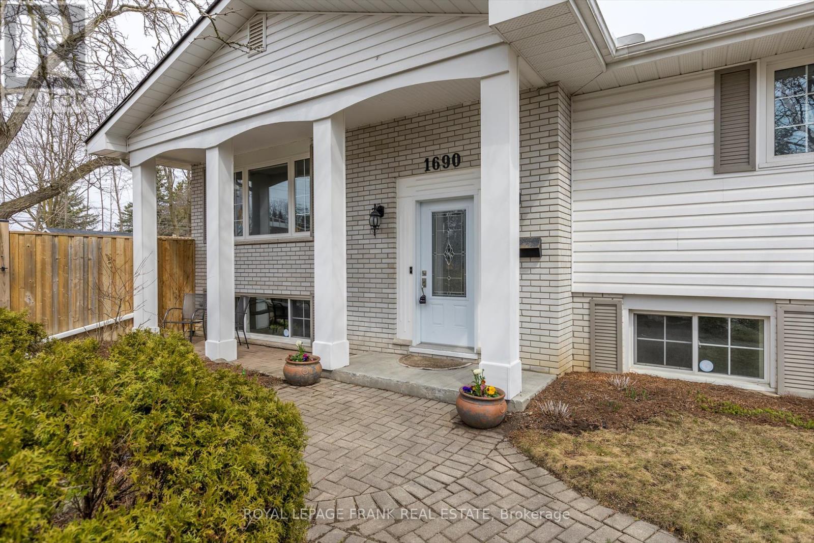 












1690 PINEHILL DRIVE

,
Peterborough West (North),




Ontario
K9J7G4

