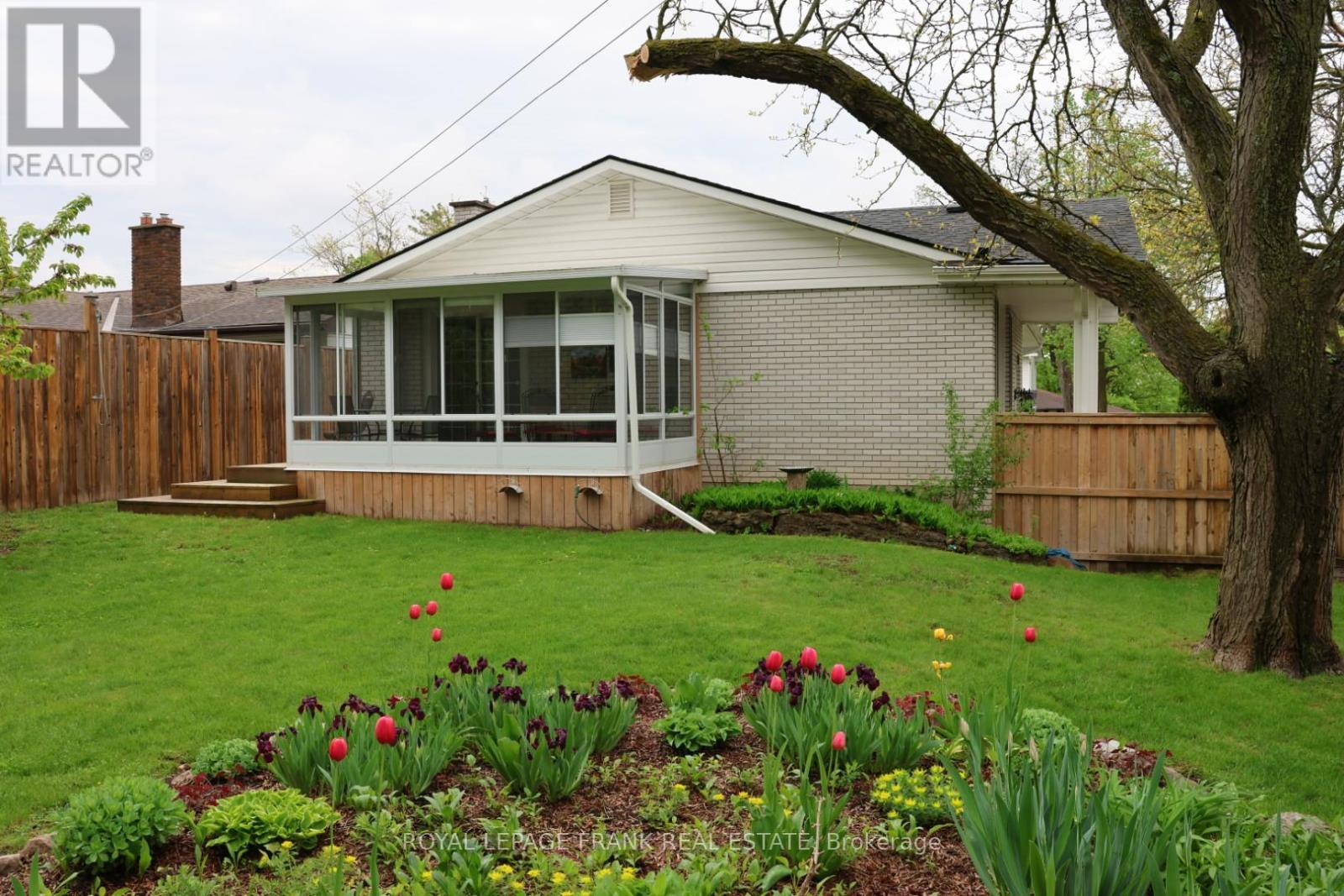 












1690 PINEHILL DRIVE

,
Peterborough West (North),




Ontario
K9J7G4


