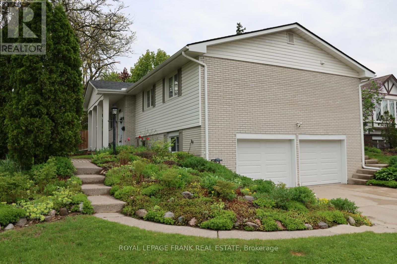 












1690 PINEHILL DRIVE

,
Peterborough West (North),




Ontario
K9J7G4


