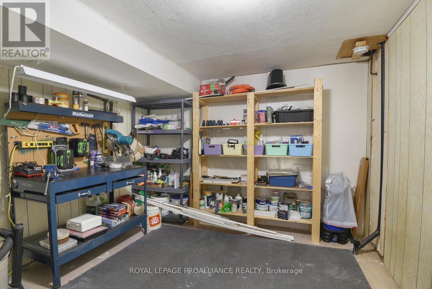 












1343 BORDEN CRESCENT

,
Brockville,




Ontario
K6V5X7

