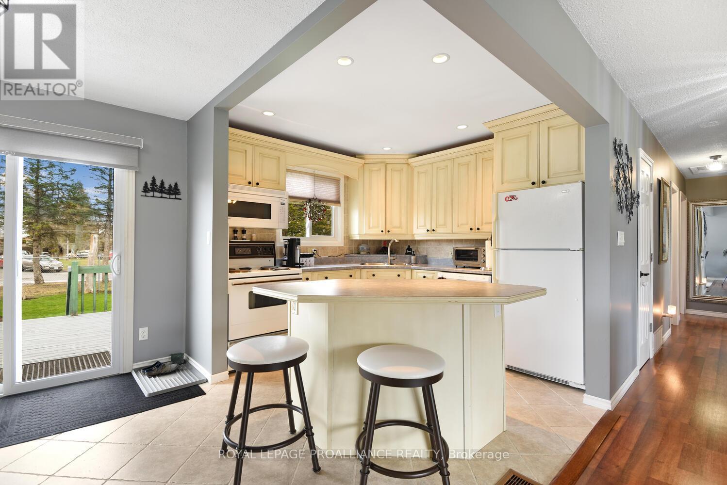 












1343 BORDEN CRESCENT

,
Brockville,




Ontario
K6V5X7

