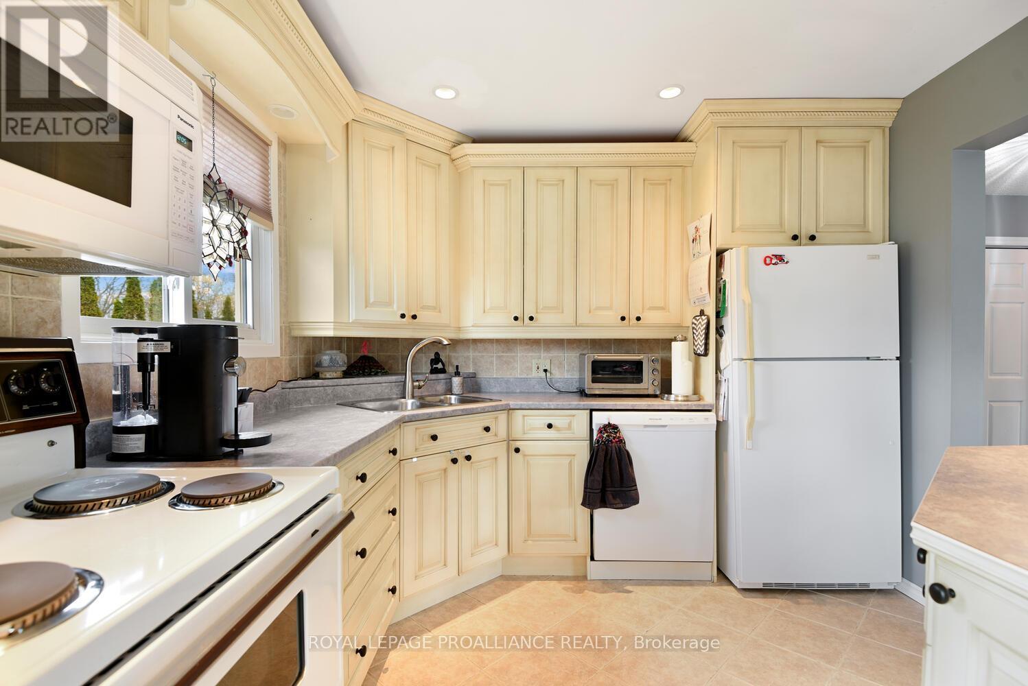 












1343 BORDEN CRESCENT

,
Brockville,




Ontario
K6V5X7

