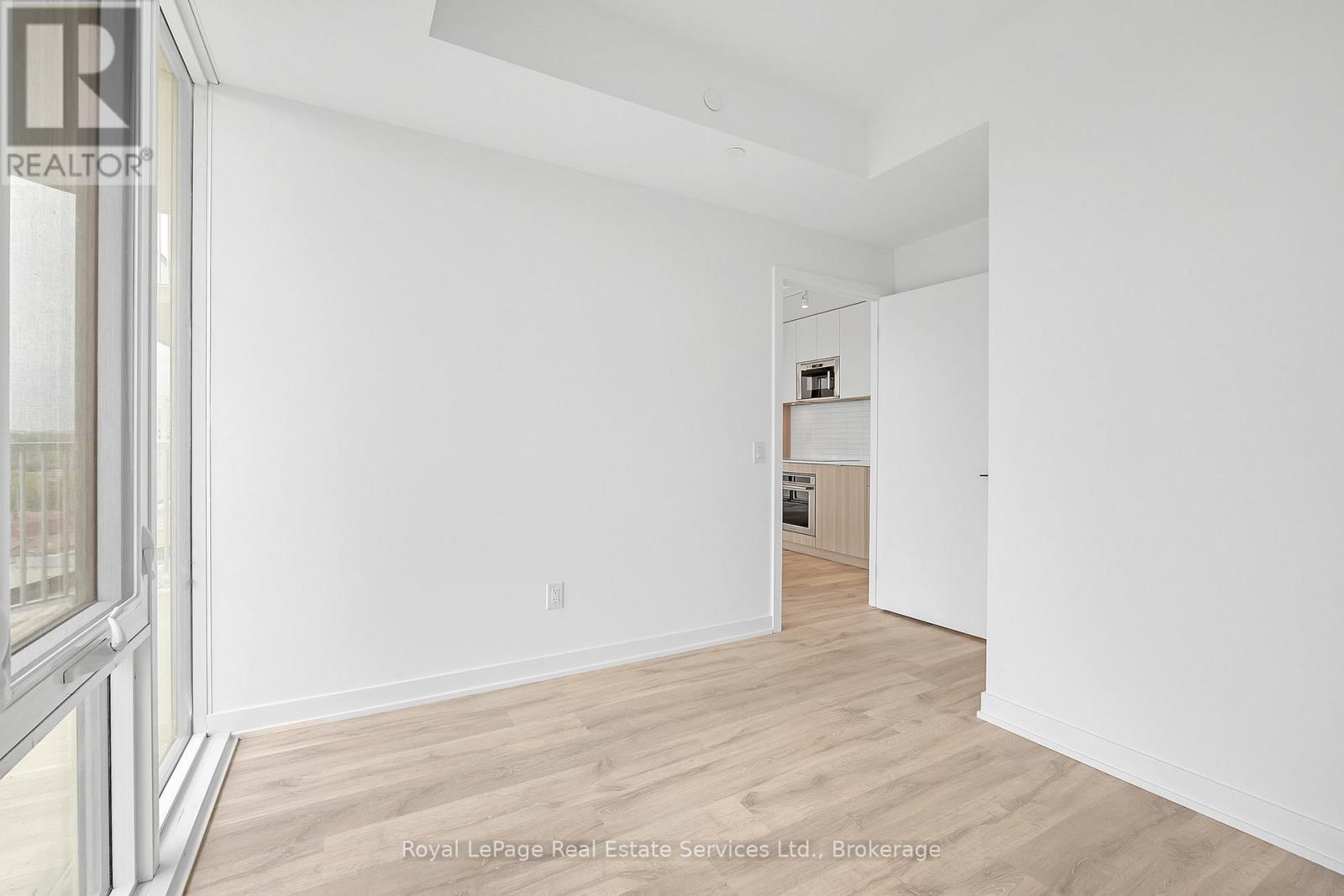 












1214 - 220 MISSINNIHE WAY

,
Mississauga (Port Credit),




Ontario
L5H1G5

