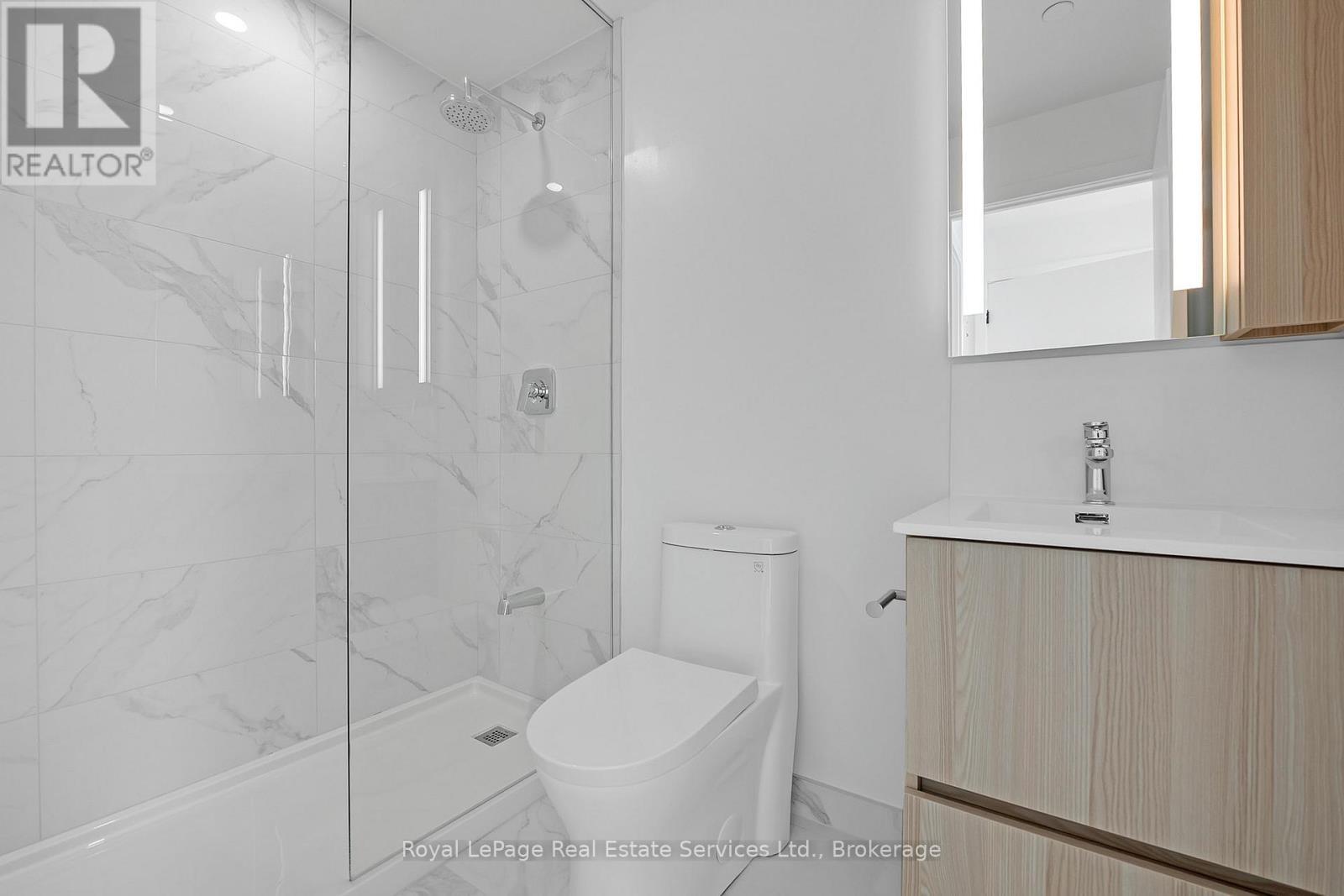 












1214 - 220 MISSINNIHE WAY

,
Mississauga (Port Credit),




Ontario
L5H1G5


