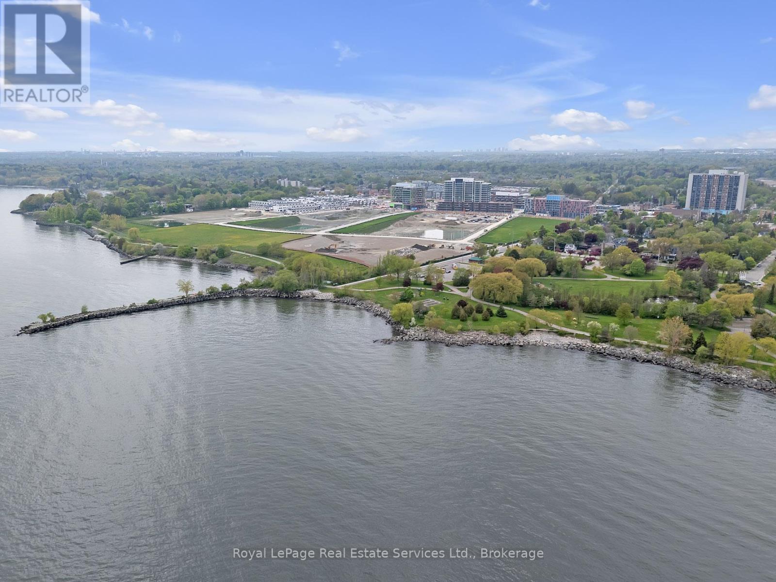 












1214 - 220 MISSINNIHE WAY

,
Mississauga (Port Credit),




Ontario
L5H1G5

