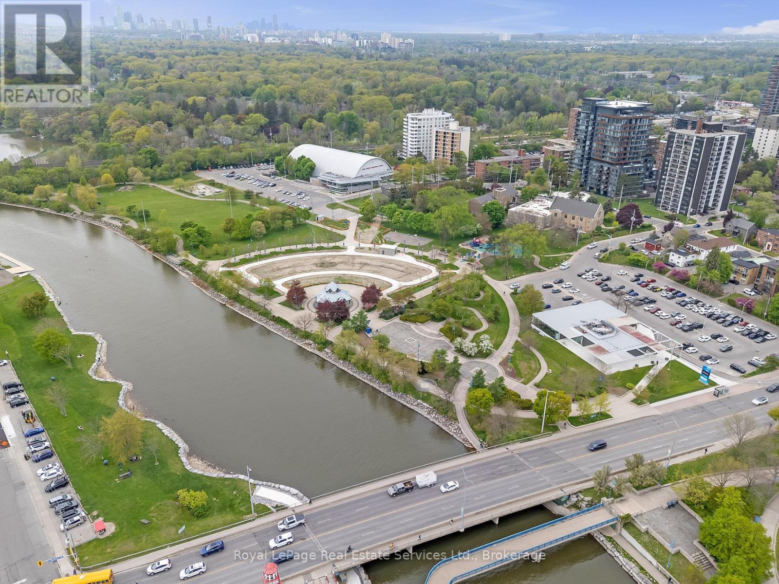 












1214 - 220 MISSINNIHE WAY

,
Mississauga (Port Credit),




Ontario
L5H1G5

