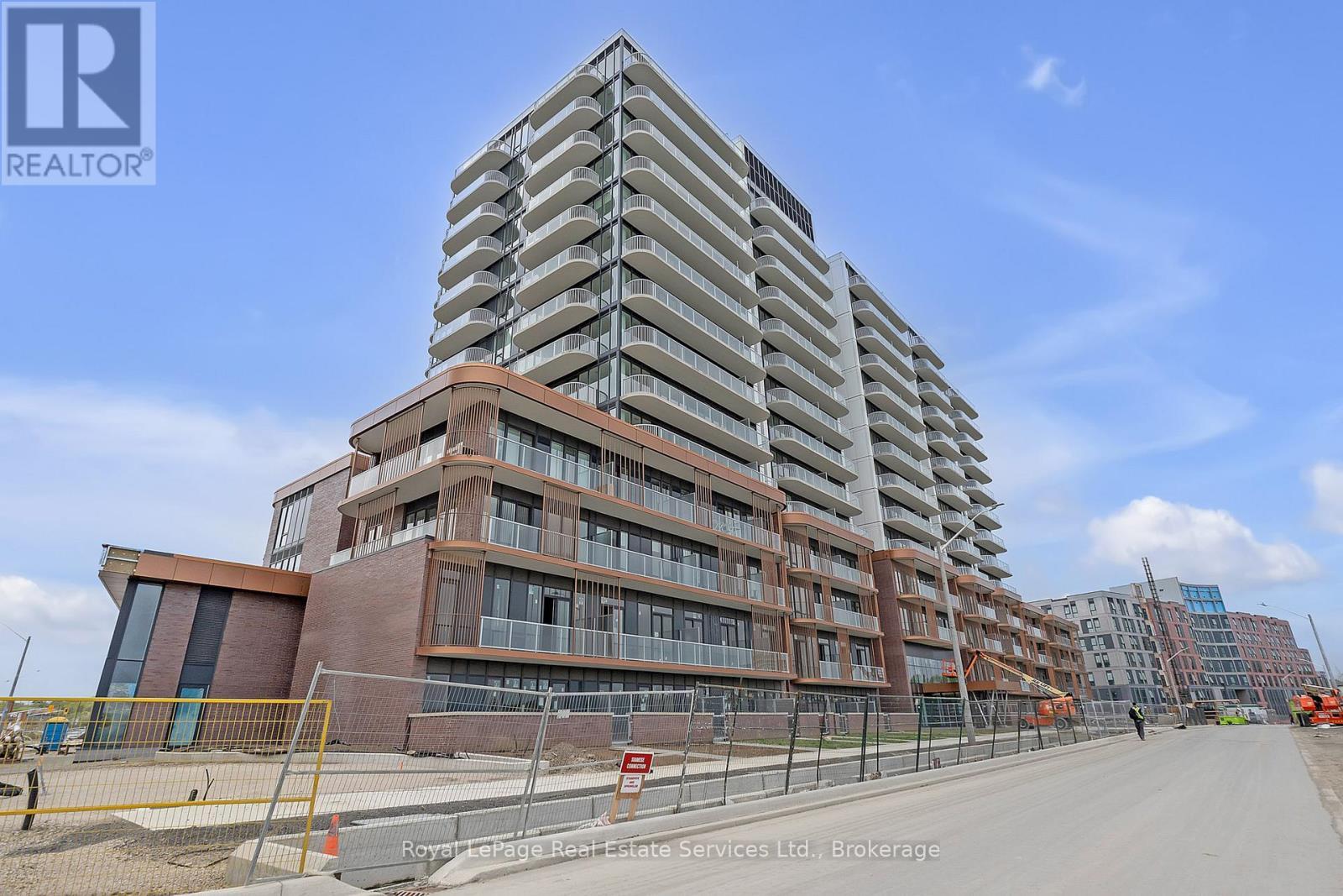 












1214 - 220 MISSINNIHE WAY

,
Mississauga (Port Credit),




Ontario
L5H1G5


