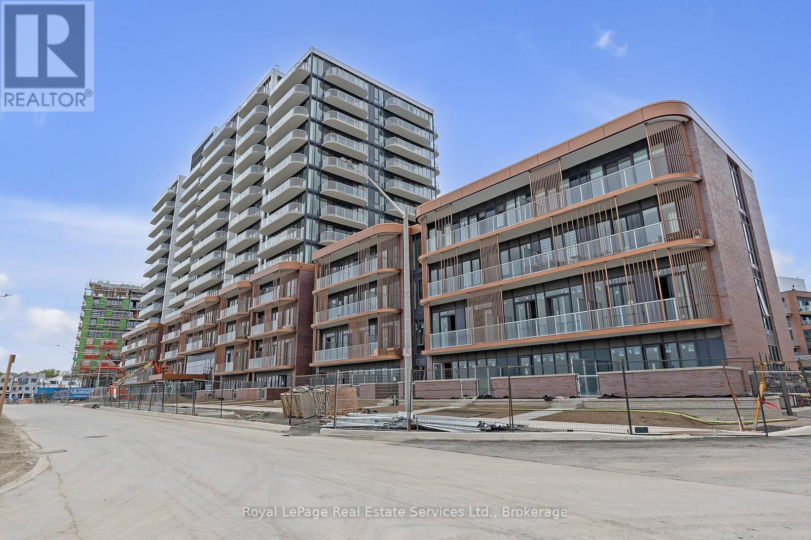 












1214 - 220 MISSINNIHE WAY

,
Mississauga (Port Credit),




Ontario
L5H1G5

