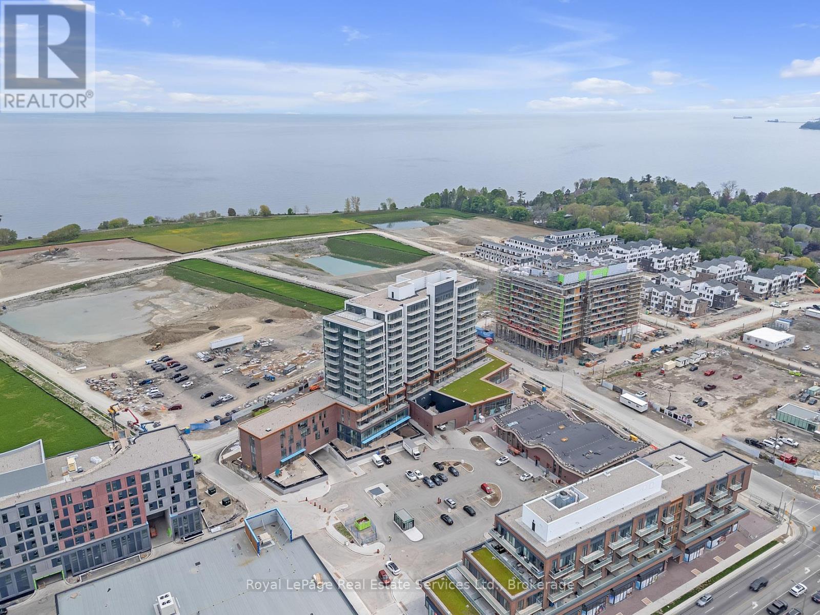 












1214 - 220 MISSINNIHE WAY

,
Mississauga (Port Credit),




Ontario
L5H1G5

