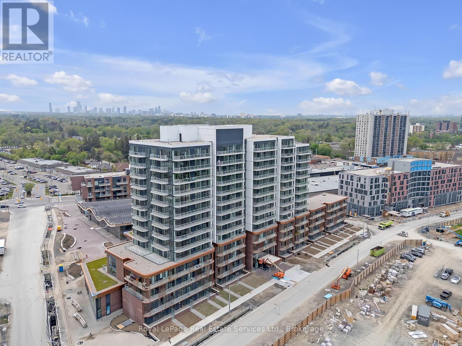 












1214 - 220 MISSINNIHE WAY

,
Mississauga (Port Credit),




Ontario
L5H1G5

